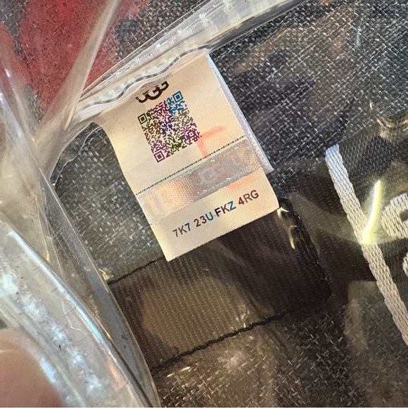 UGG Janey II Transparent Boot | UGG Belt Bag Crossbody - Picture 3 of 13